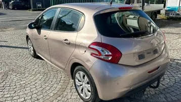 Peugeot 208 2012 photo 2