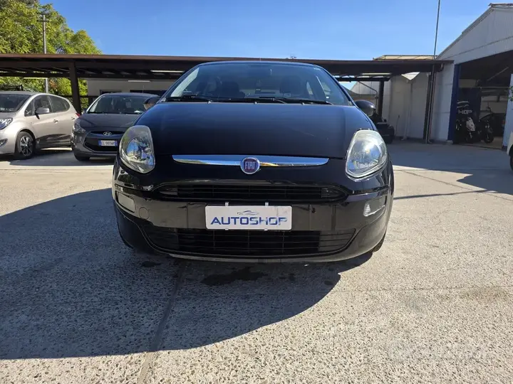 Fiat Punto 2011 photo 2
