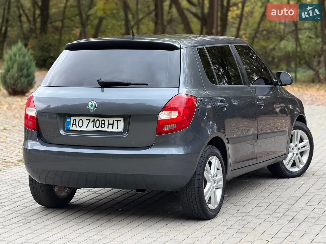 Skoda Fabia 2011 photo 3