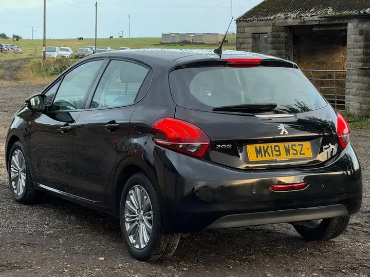 Peugeot 208 2019 photo 4