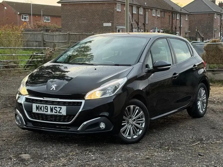 Peugeot 208 2019 photo 3