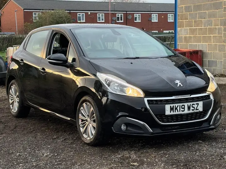 Peugeot 208 2019 photo 5