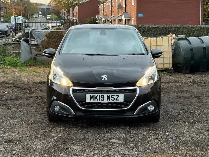 Peugeot 208 2019 photo 2