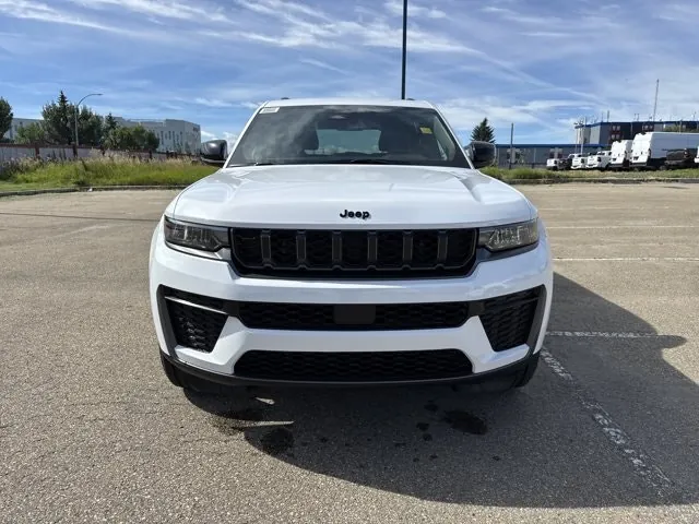 Jeep Grand Cherokee 2026 photo 2