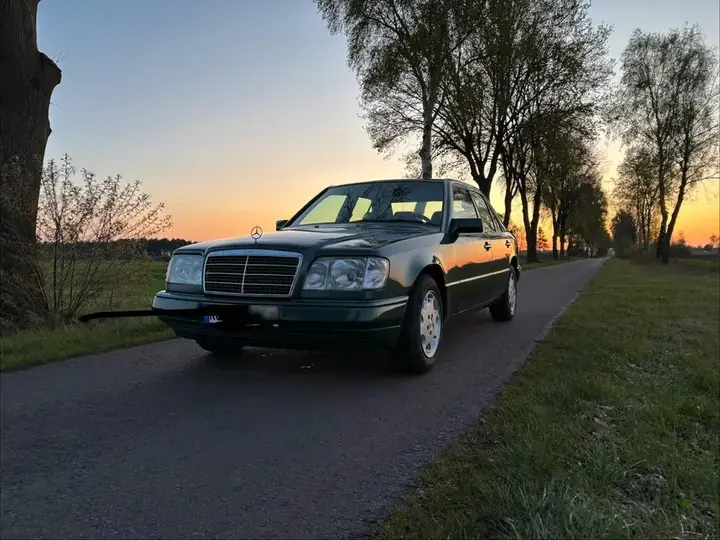 Mercedes-Benz W124