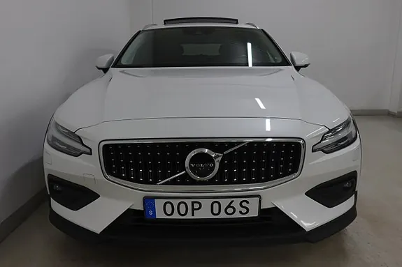 Volvo V60 Cross Country 2022 photo 2