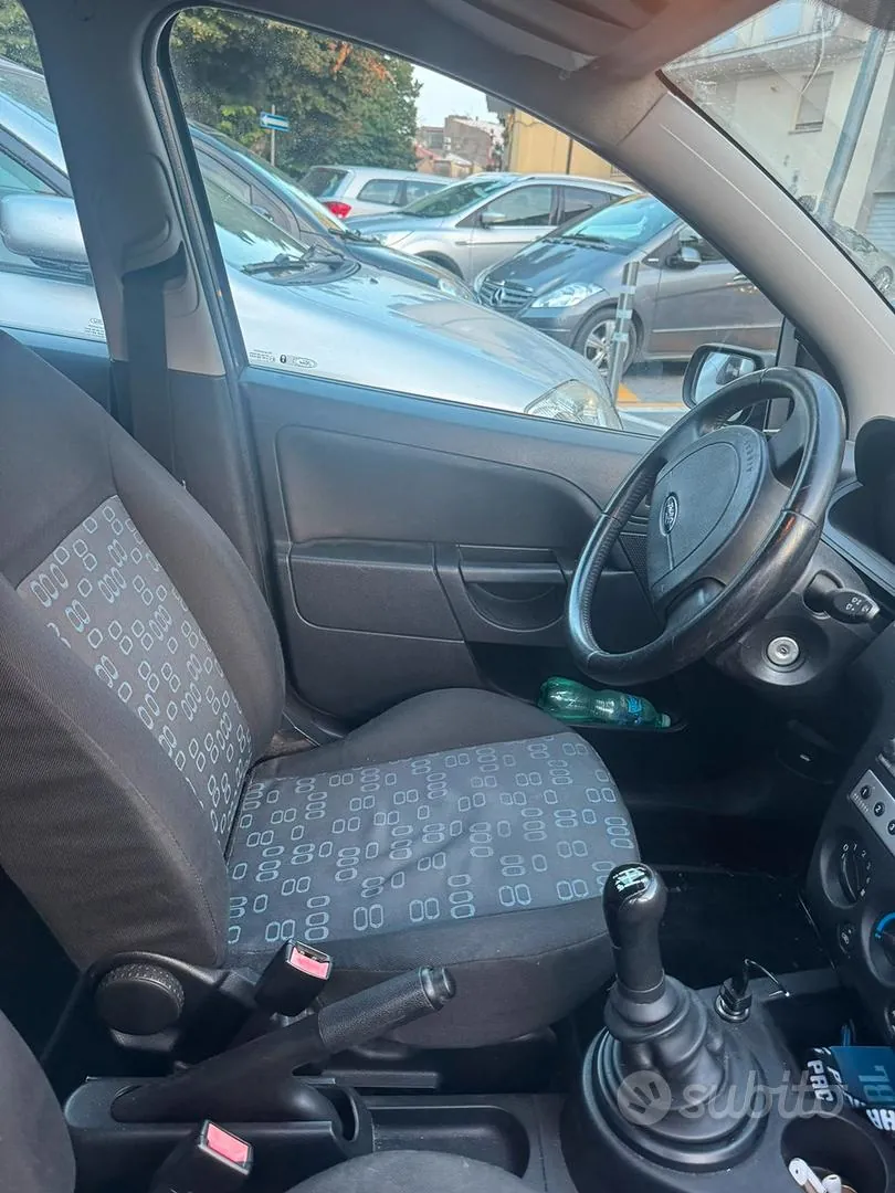 Ford Fiesta 2004 photo 5