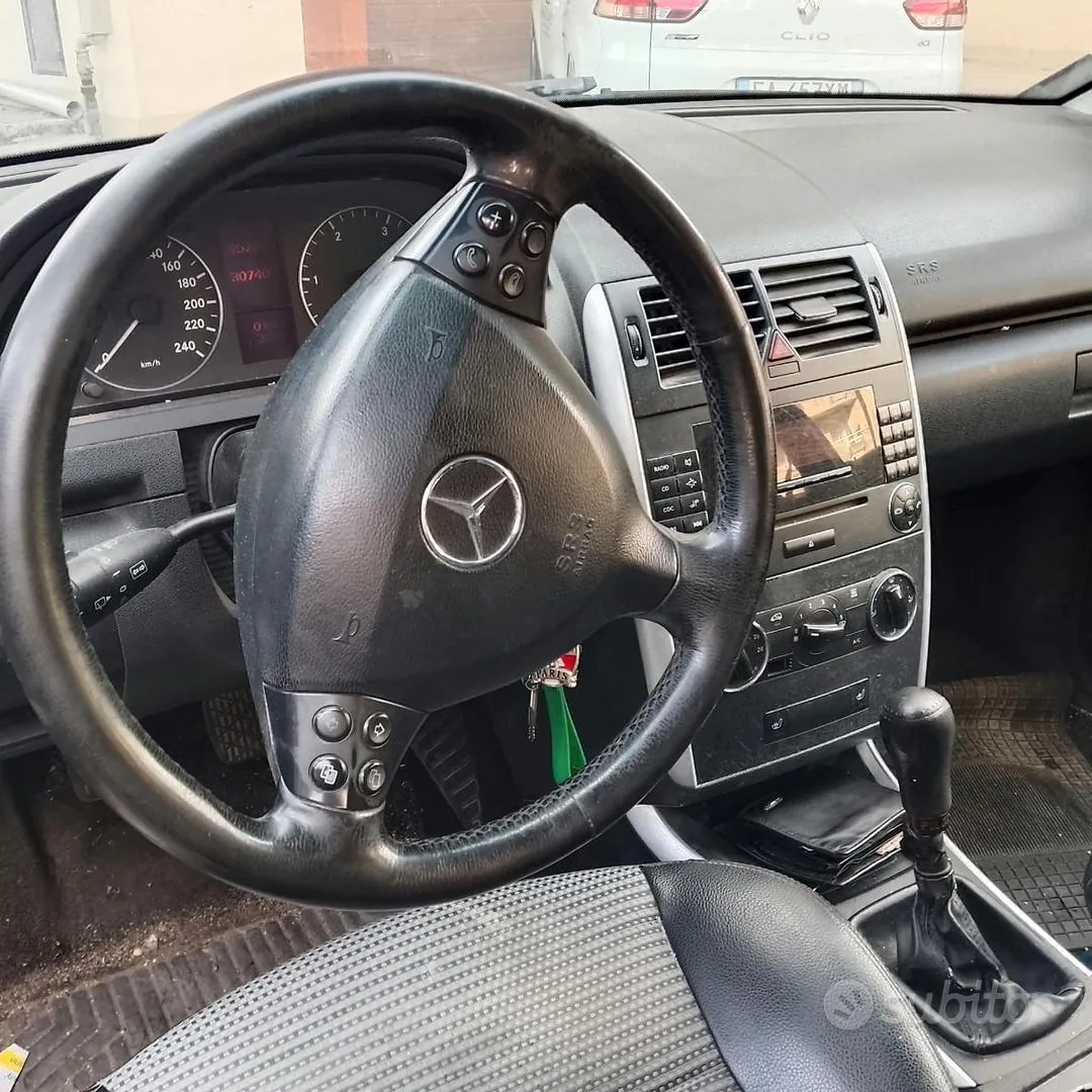 Mercedes-Benz A-Class 2014 photo 2