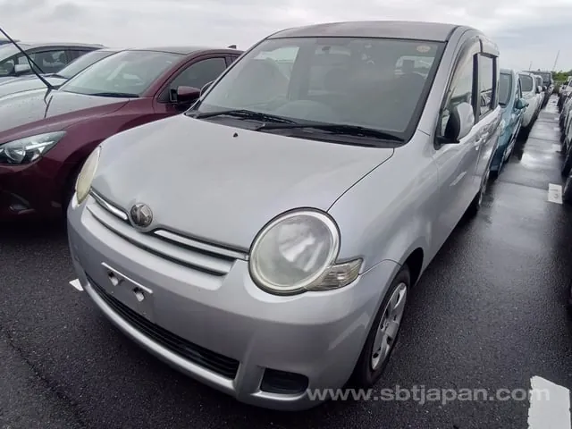 Toyota Sienta 2008 photo 4