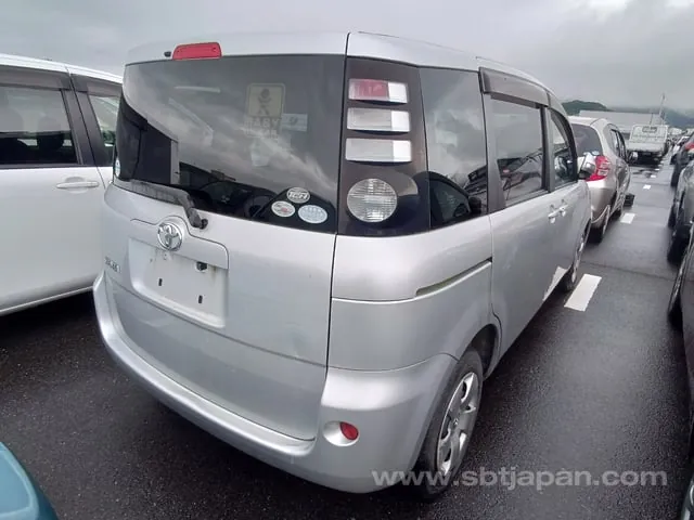 Toyota Sienta 2008 photo 2