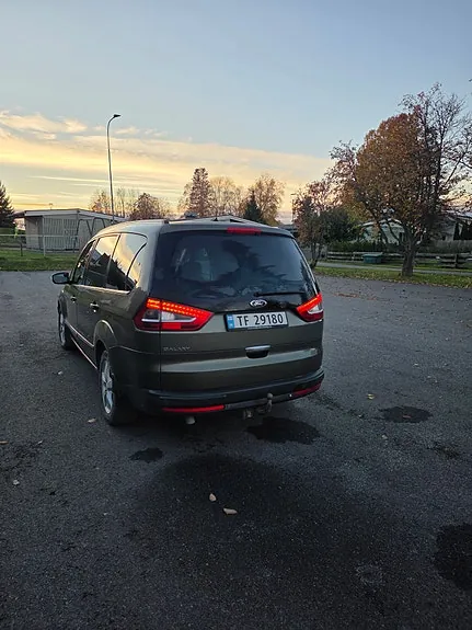 Ford Galaxy 2011 photo 4