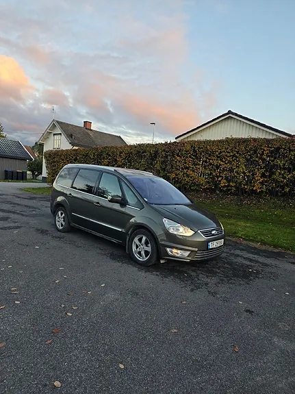 Ford Galaxy 2011 photo 2