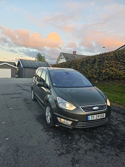 Ford Galaxy 2011 photo 3