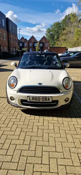 Mini Convertible 2010 photo 2