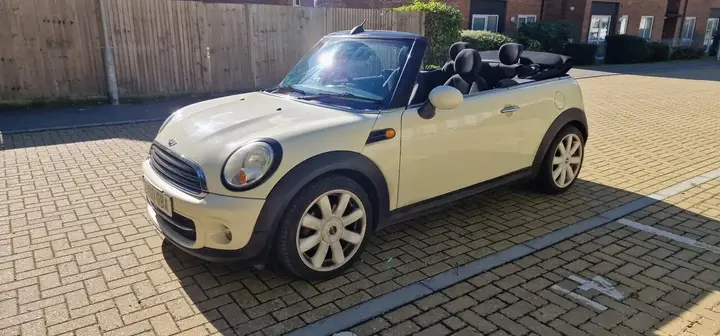 Mini Convertible 2010 photo 5