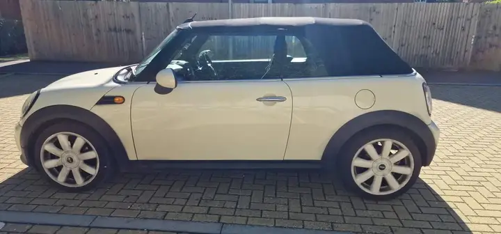 Mini Convertible 2010 photo 3