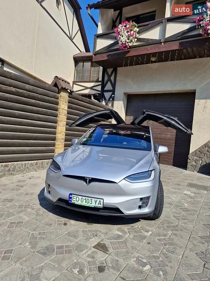 Tesla Model X 2018 photo 2