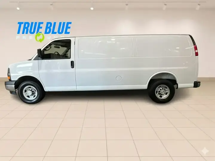Chevrolet Express 2025 photo 2
