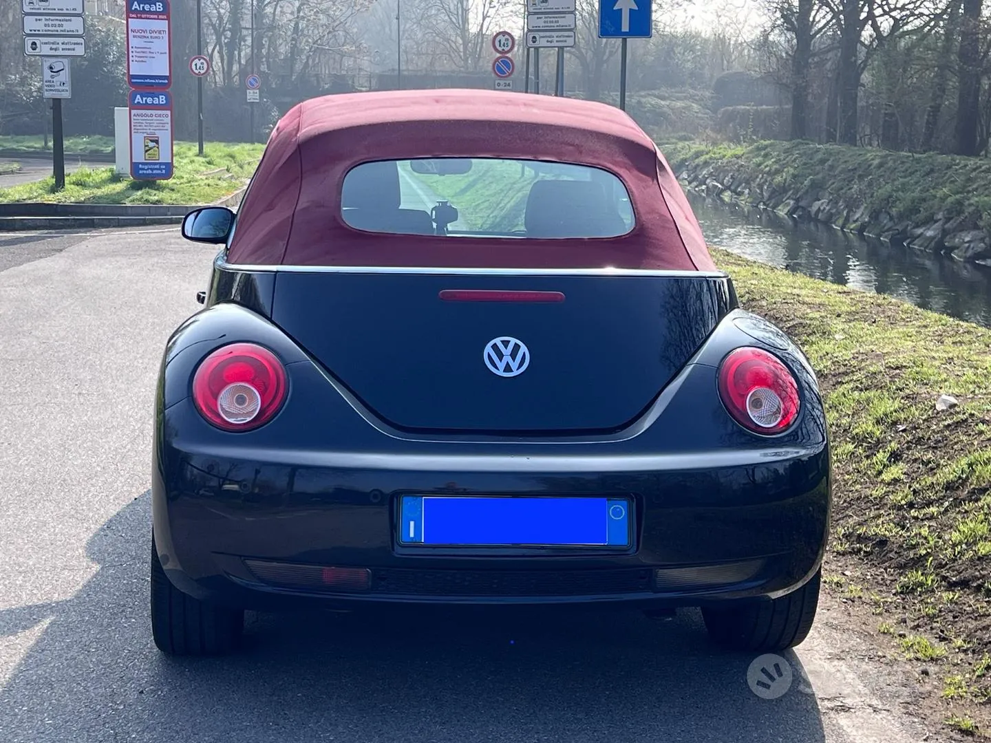 Volkswagen New Beetle 2010 photo 4