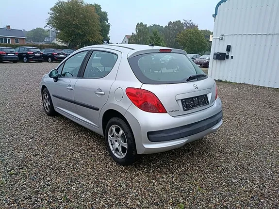 Peugeot 207 2008 photo 4