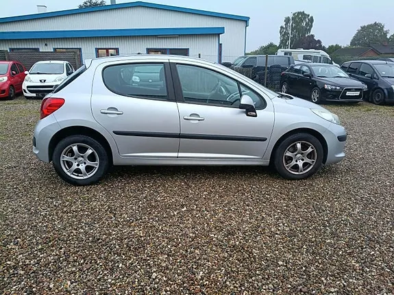 Peugeot 207 2008 photo 2