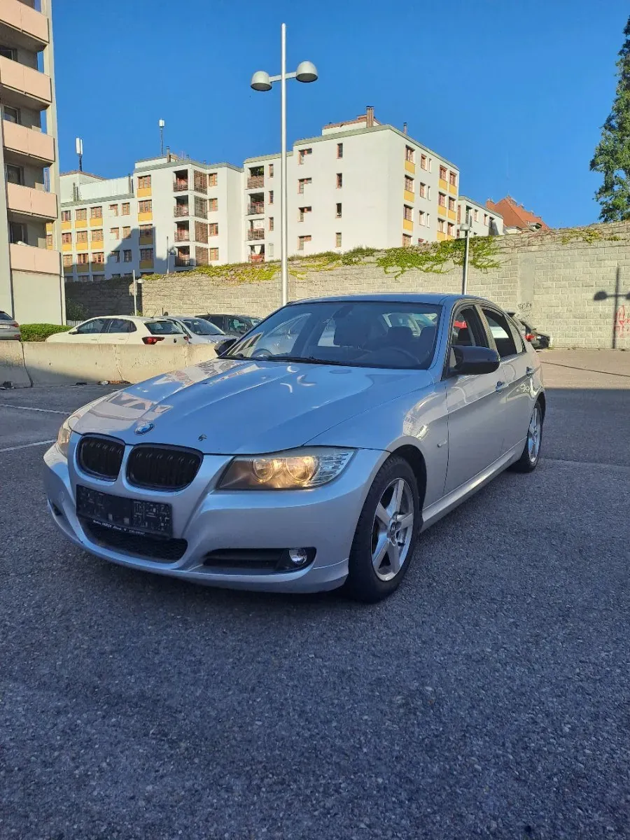 BMW 3 Series 2009 photo 2