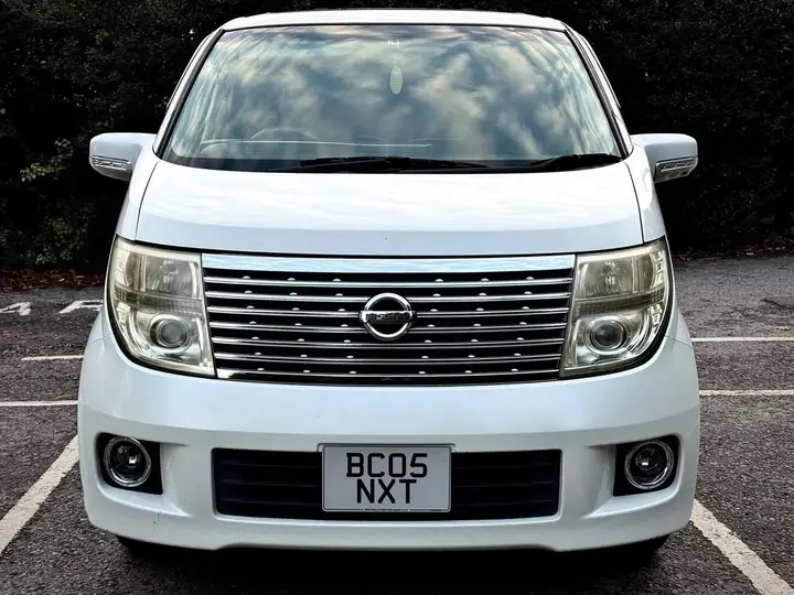 Nissan Elgrand 2005 photo 2
