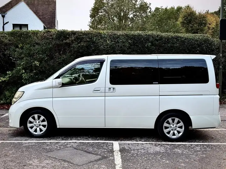 Nissan Elgrand 2005 photo 5