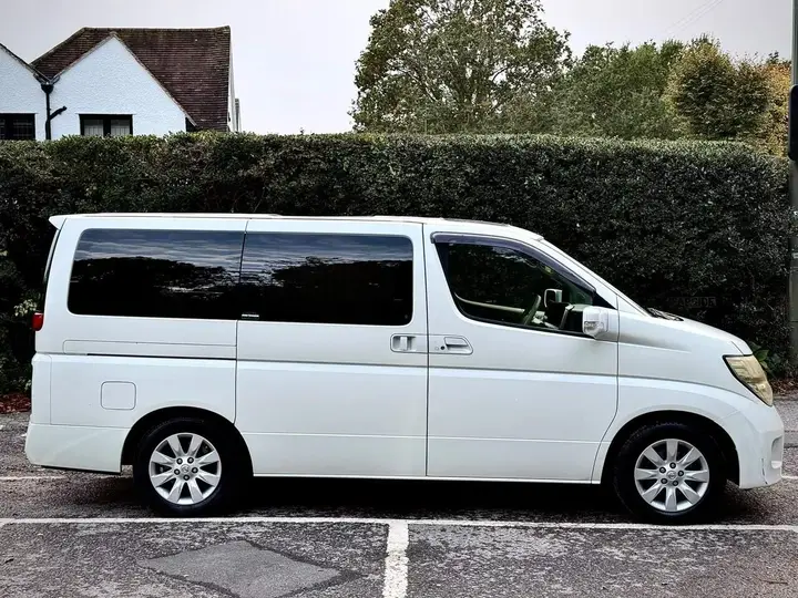 Nissan Elgrand 2005 photo 4