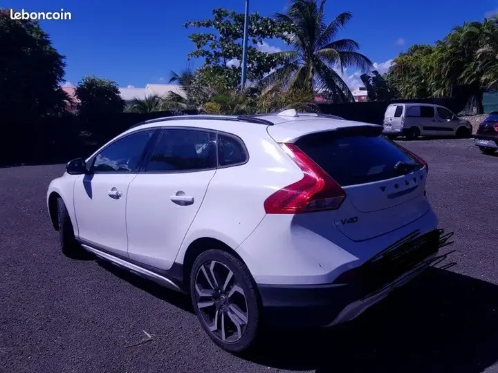 Volvo V40 2019 photo 3