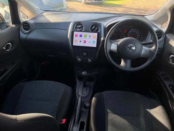 Nissan Note 2013 photo 2