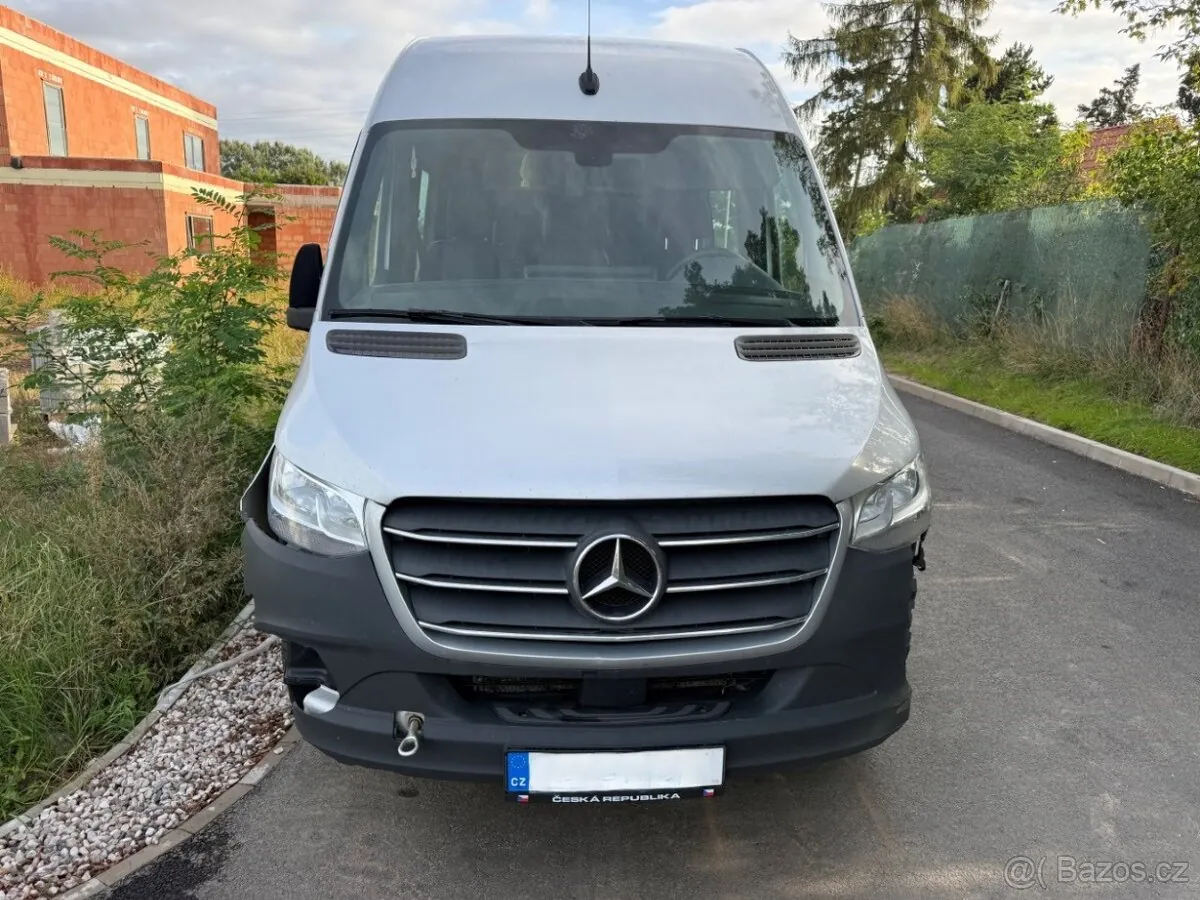 Mercedes-Benz Sprinter photo 3