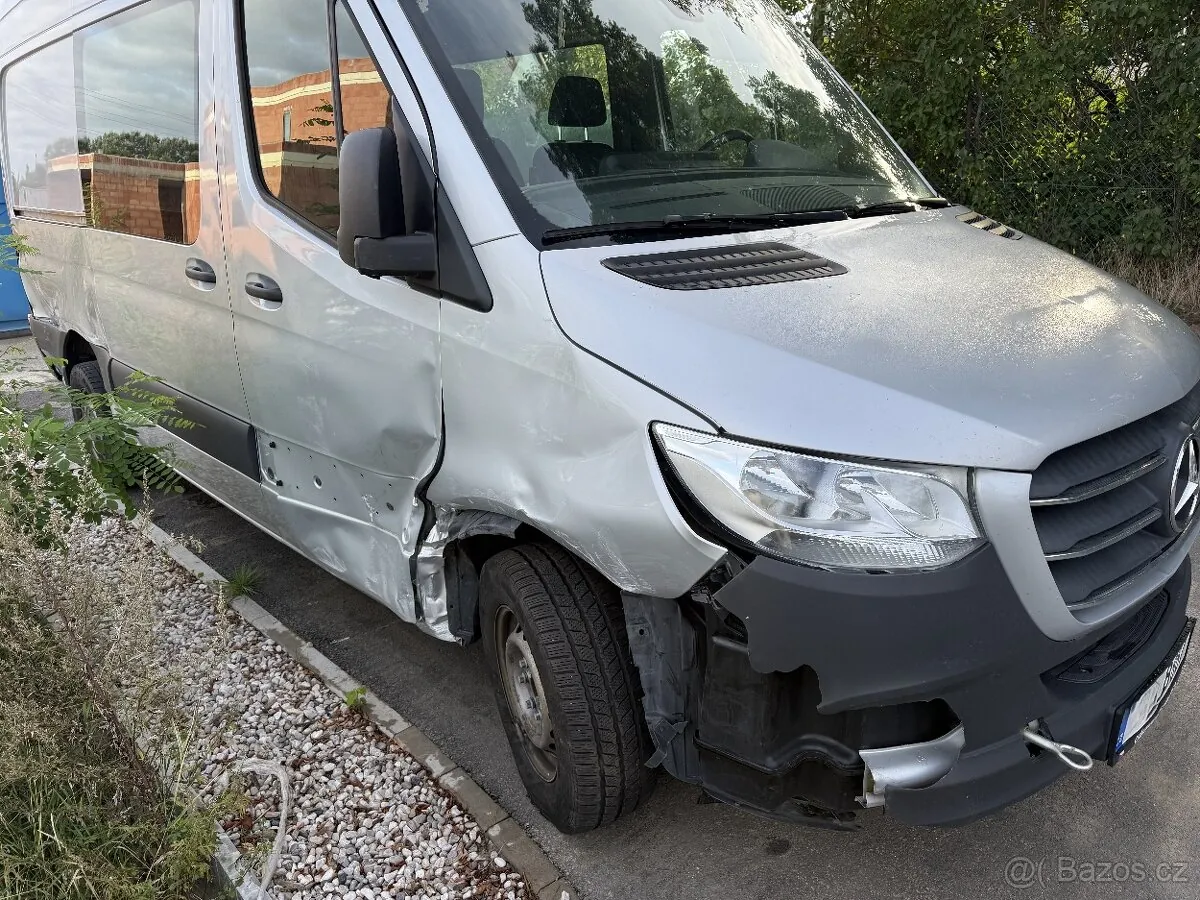 Mercedes-Benz Sprinter photo 4