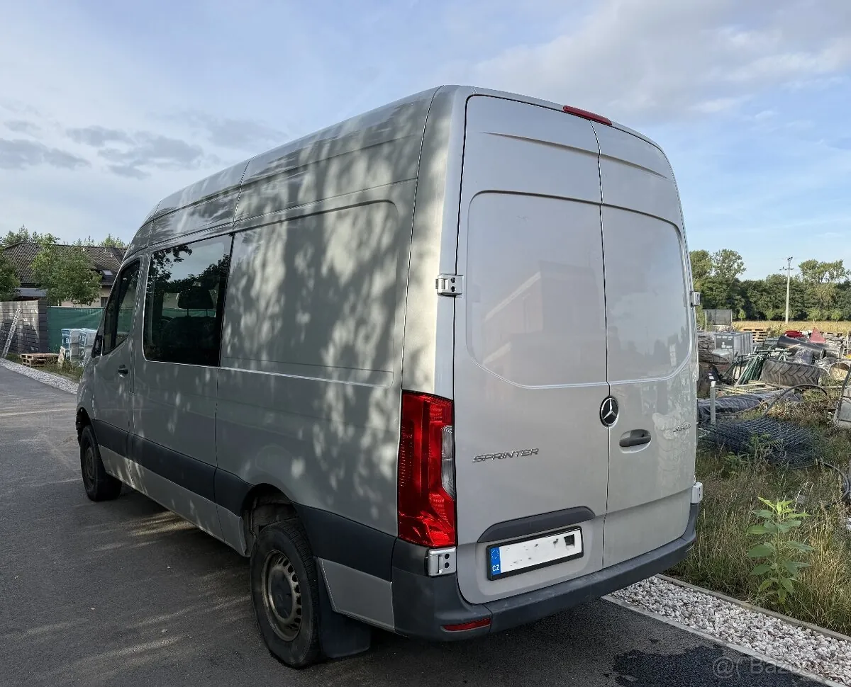 Mercedes-Benz Sprinter photo 2