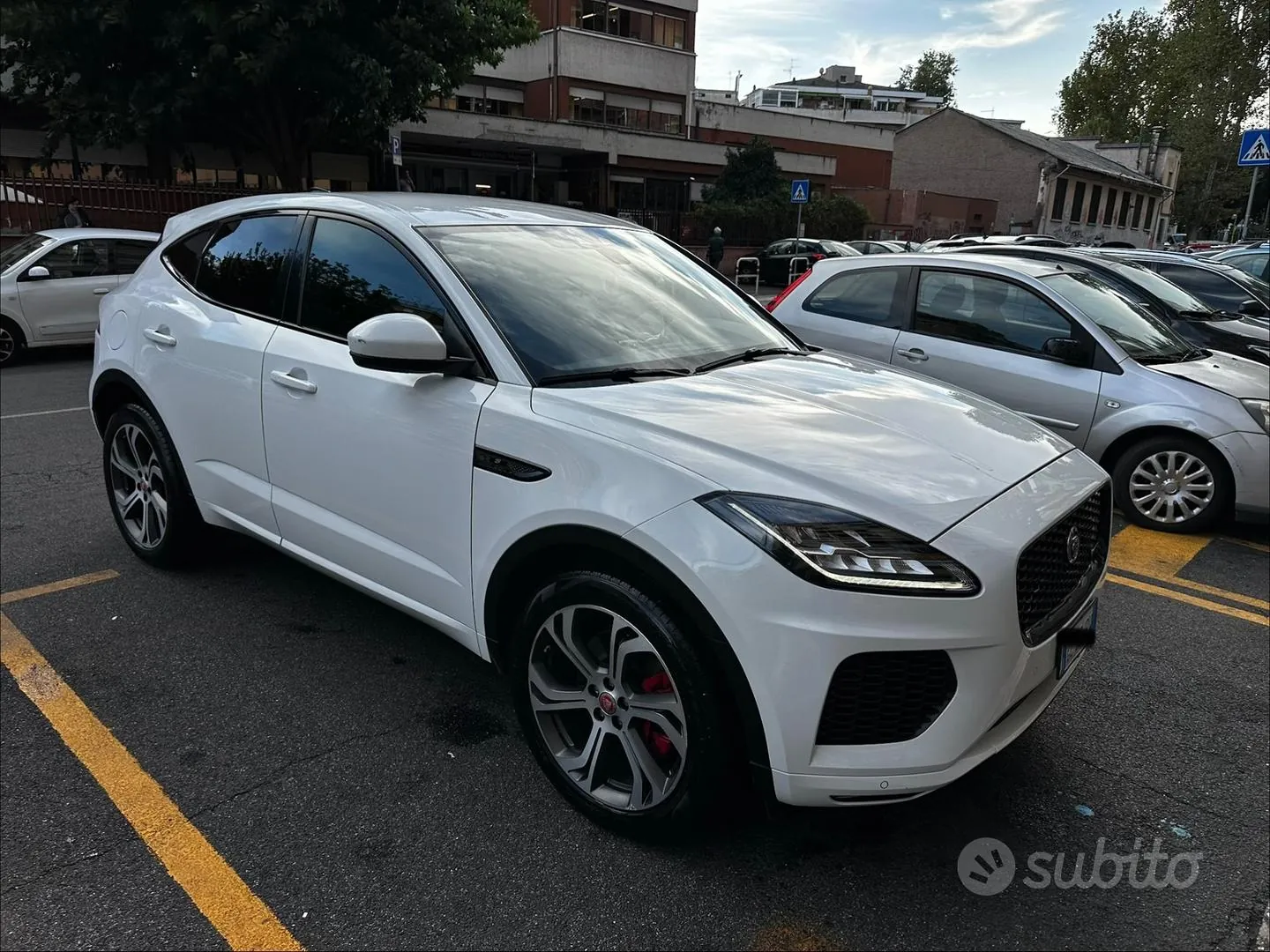Jaguar E-Pace 2020 photo 2