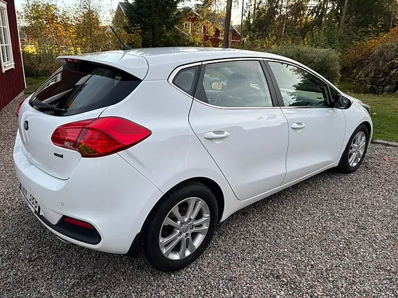 Kia Ceed 2013 photo 2