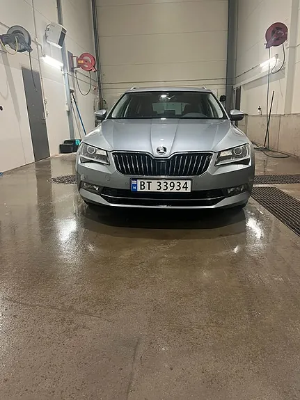 Skoda Superb 2016 photo 2