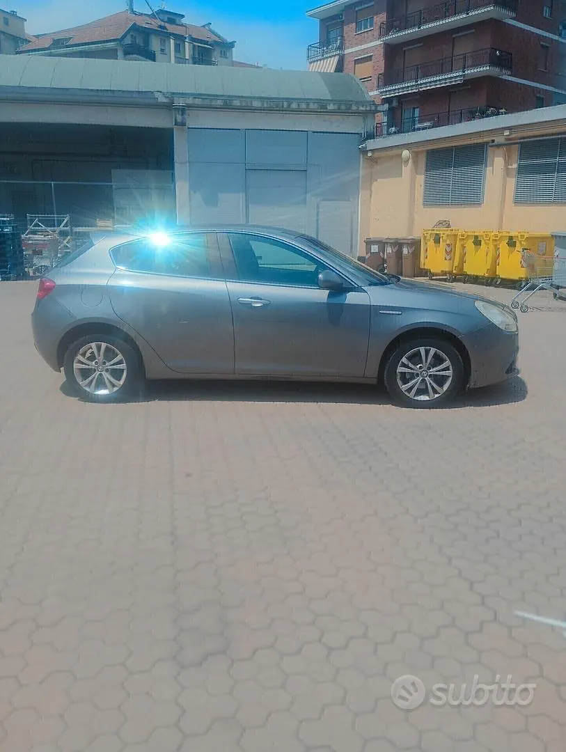Alfa Romeo Giulietta 2012 photo 4