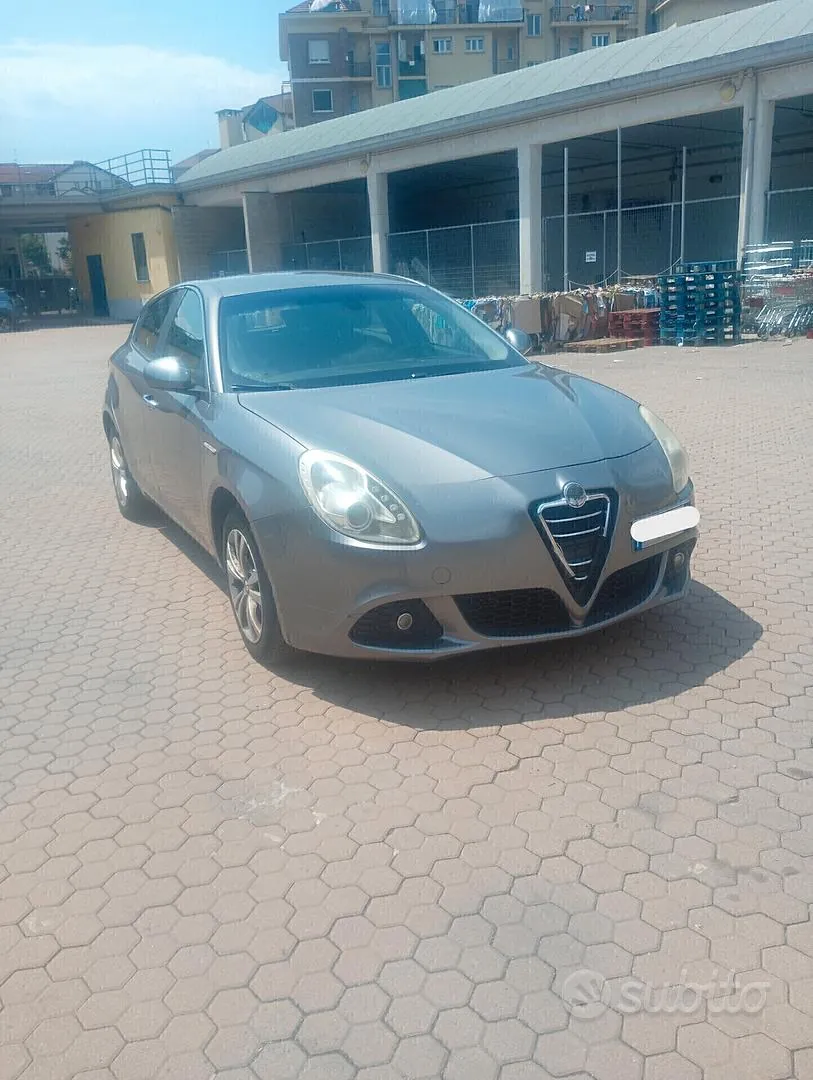 Alfa Romeo Giulietta 2012 photo 2