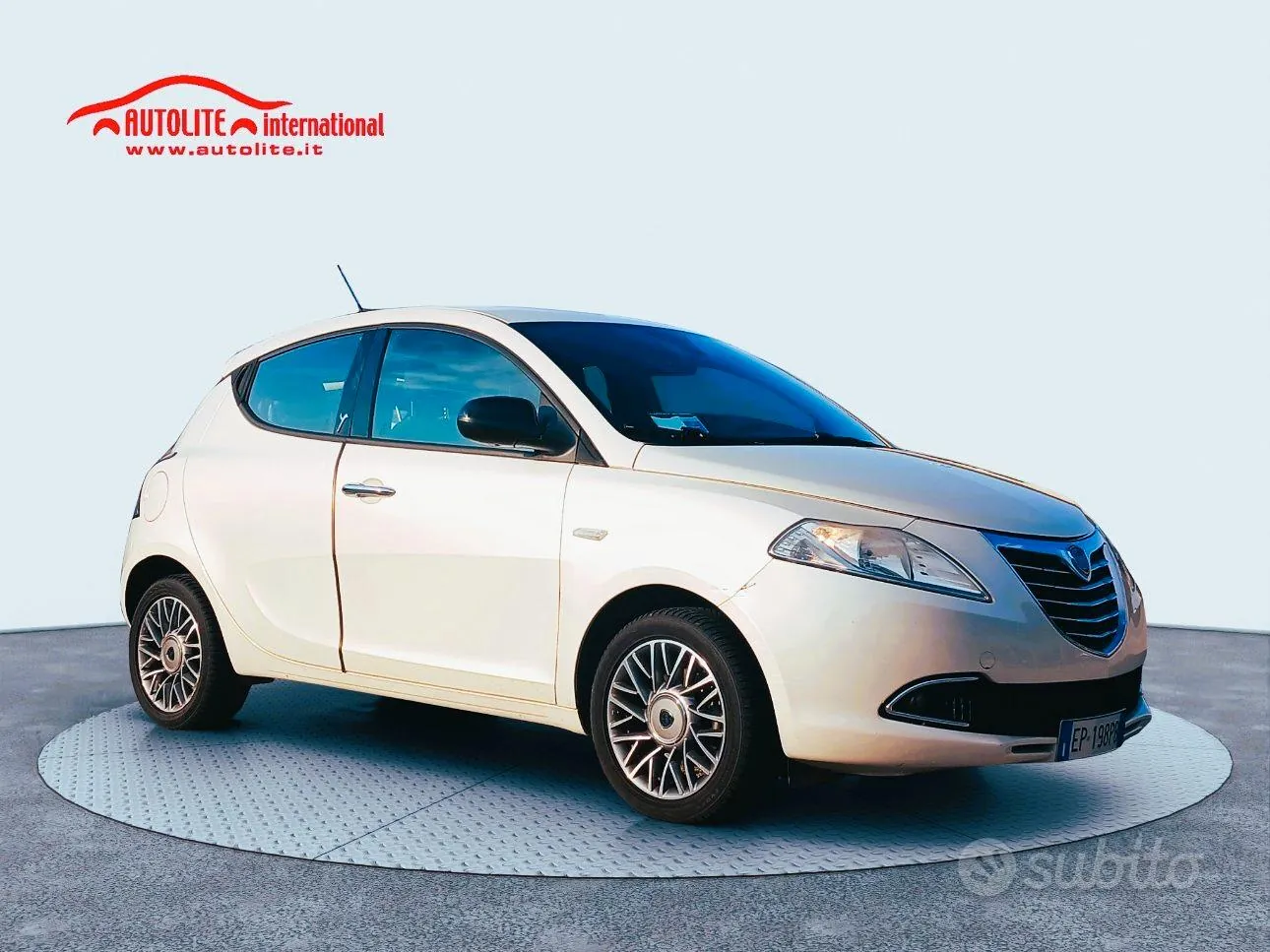 Lancia Ypsilon 2013 photo 2