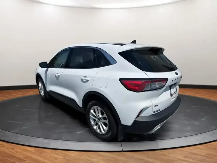 Ford Escape 2022 photo 3