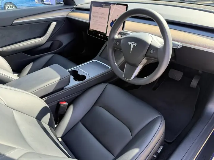 Tesla Model 3 2023 photo 3