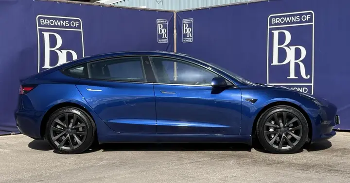 Tesla Model 3 2023 photo 4