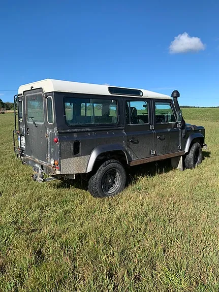 Land Rover Defender 110 2006 photo 2