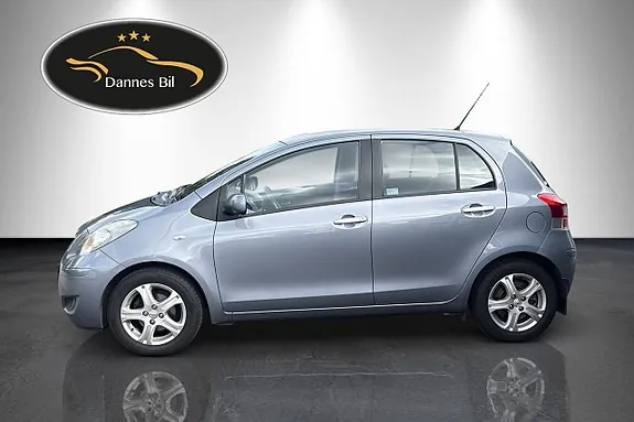 Toyota Yaris 2011 photo 2