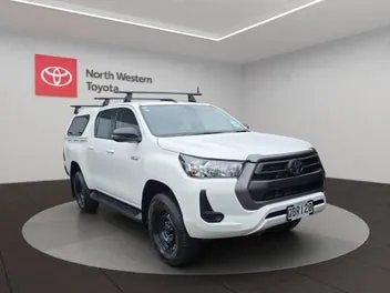 Toyota Hilux 2023 photo 2