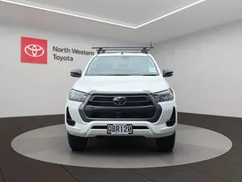Toyota Hilux 2023 photo 3