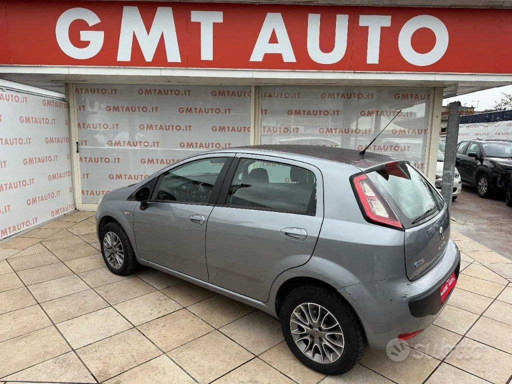 Fiat Grande Punto 2012 photo 2