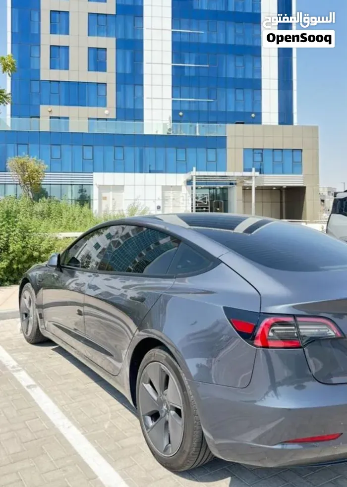 Tesla Model 3 2023 photo 2