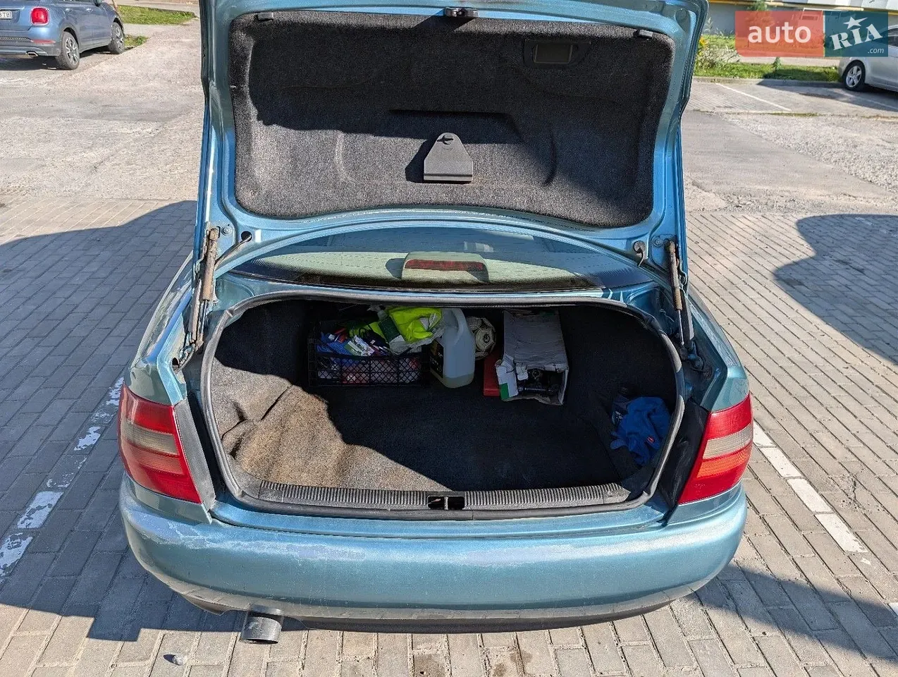 Audi A4 1999 photo 4